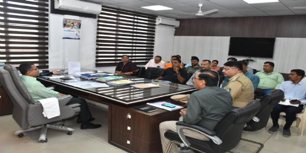 વલસાડ જિલ્લામાં સ્થાનિક સ્વરાજની ચૂંટણીને પગલે નોડલ અધિકારીઓની બેઠક યોજાઈ
