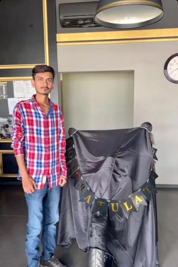 પોરબંદરના ઍરપોર્ટ નજીક બે બાઈક વચ્ચે અકસ્માતમાં ચાર યુવાનના મોત. પોરબંદરના ઍરપોર્ટ નજીક બે બાઈક વચ્ચે અકસ્માતમાં ચાર યુવાનના મોત.