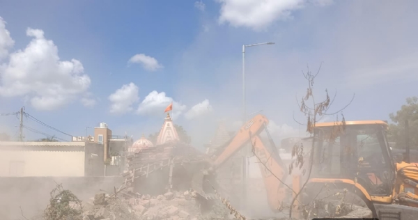 મનપા દ્વારા વનાણા ગામે ડીમોલેશન દૂર કરાયું. મનપા દ્વારા વનાણા ગામે ડીમોલેશન દૂર કરાયું.