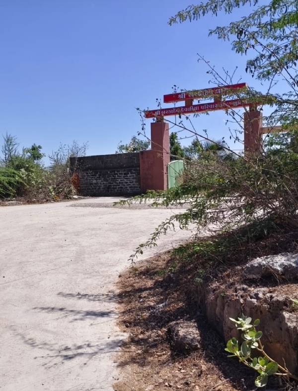 સુત્રાપાડામાં બરડા દેવ મંદિર તરફના રસ્તાની દુર્દશા: