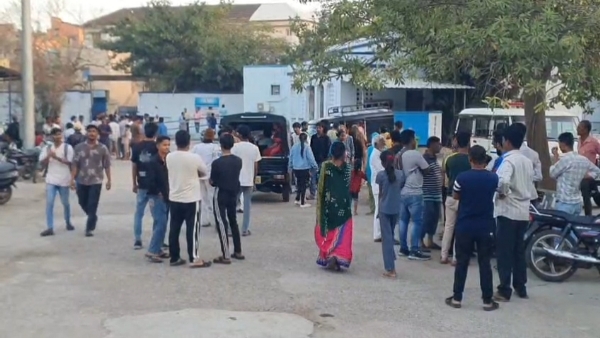 પોરબંદરના ઍરપોર્ટ નજીક બે બાઈક વચ્ચે અકસ્માતમાં ચાર યુવાનના મોત. પોરબંદરના ઍરપોર્ટ નજીક બે બાઈક વચ્ચે અકસ્માતમાં ચાર યુવાનના મોત.