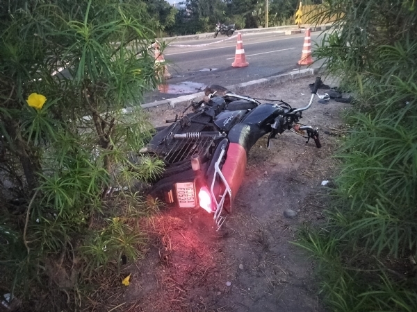 પોરબંદરના ઍરપોર્ટ નજીક બે બાઈક વચ્ચે અકસ્માતમાં ચાર યુવાનના મોત. પોરબંદરના ઍરપોર્ટ નજીક બે બાઈક વચ્ચે અકસ્માતમાં ચાર યુવાનના મોત.