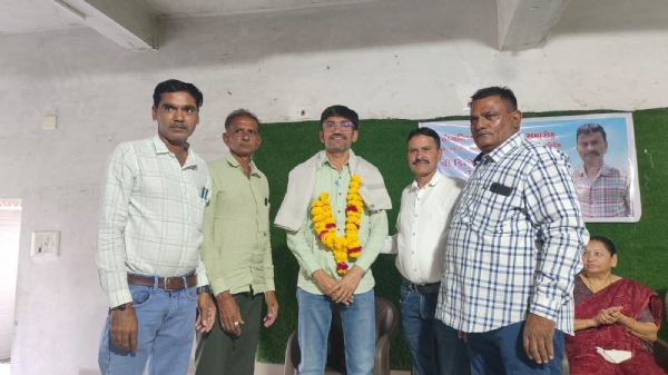 લીલીયા મ.તાલુકા વિકાસ અધિકારી આચાર્ય ની બઢતી સાથે બદલી થતાં વિદાયમાંન અપાયું લીલીયા મ.તાલુકા વિકાસ અધિકારી આચાર્ય ની બઢતી સાથે બદલી થતાં વિદાયમાંન અપાયું