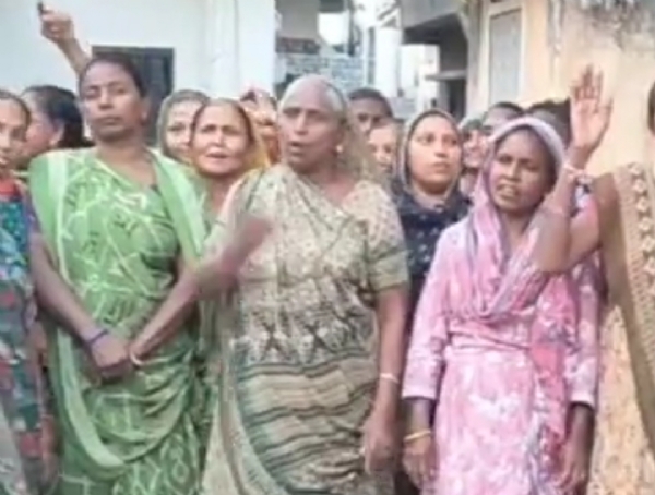 પાટણમાં પાણી અને સ્વચ્છતાની સમસ્યાએ મહિલાઓનો ઉગ્ર રોષ