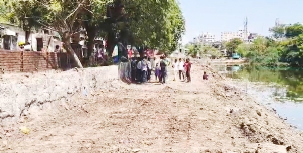 એક સમયે આખા ભરૂચ શહેરની તરસ છીપાવતું રતન તળાવ આજે નામશેષ થવાના આરે