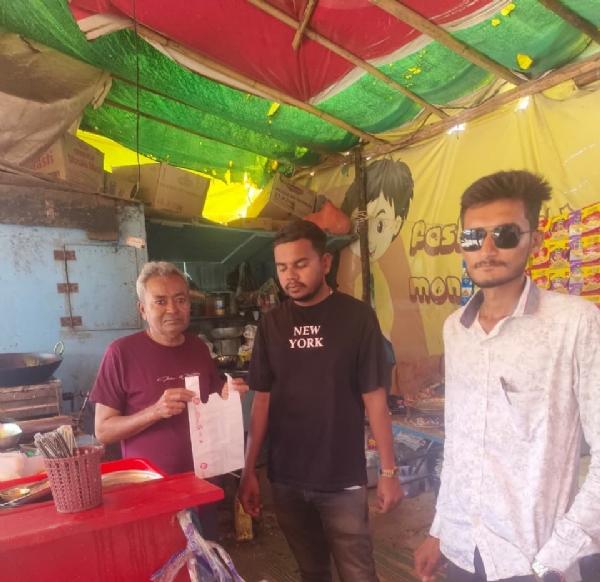 શહેરમાં પ્રતિબંધિત પ્લાસ્ટિક અને ગંદકી વિરુદ્ધ કાર્યવાહી. શહેરમાં પ્રતિબંધિત પ્લાસ્ટિક અને ગંદકી વિરુદ્ધ કાર્યવાહી.