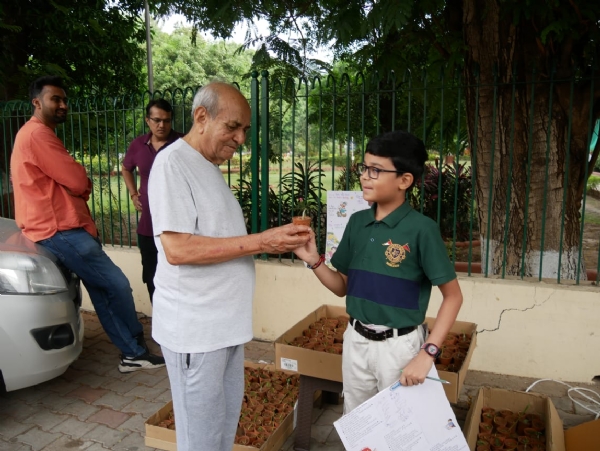 જન્મદિવસે પર્યાવરણ માટે ભેટ અંશ શાહનો ગ્રીન ઈનિશિયેટિવ જન્મદિવસે પર્યાવરણ માટે ભેટ અંશ શાહનો ગ્રીન ઈનિશિયેટિવ