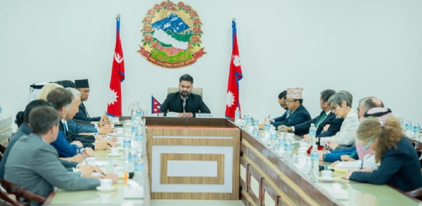 કાઠમંડુમાં વિવિધ દેશોના રાજદૂતો અને રાજદ્વારી મિશનના વડાઓ સાથે એક જૂથ બેઠક અને સંવાદ