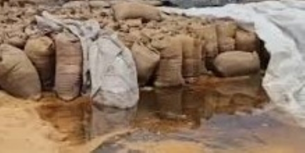 Due to unseasonal rains and mini storm, tobacco purchase stopped in Himmatnagar Marketing Yard Due to unseasonal rains and mini storm, tobacco purchase stopped in Himmatnagar Marketing Yard