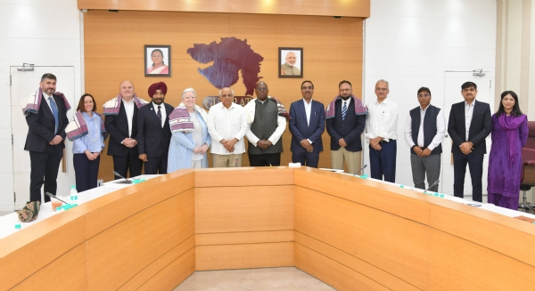 ગાંધીનગર ખાતે મુલાકાત લીધી