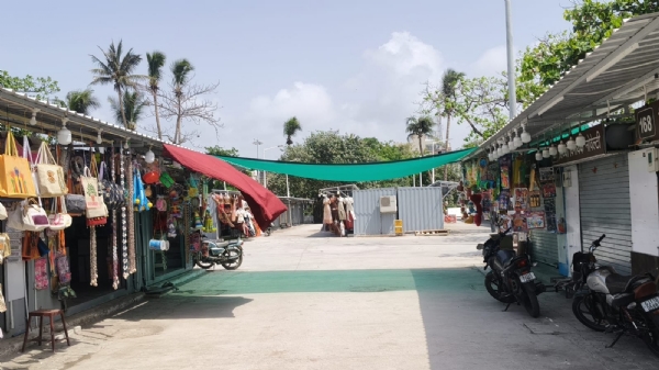 રસ્તા ઉપર પાથરણા પાથરીને ધંધો કરતા વ્યક્તિઓ ને બંધ કરાવવા સ્વદેશી હાર્ટ ના વેપારીઓ દ્વારા  રજૂઆત