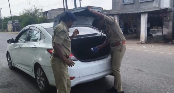 ધામળેજ નજીક રાખેજ પાટિયા પાસે પોલીસનું સઘન ચેકિંગ