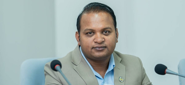 નેપાળના શ્રમ, રોજગાર અને સામાજિક સુરક્ષા મંત્રી દીપક કુમાર શાહ નેપાળના શ્રમ, રોજગાર અને સામાજિક સુરક્ષા મંત્રી દીપક કુમાર શાહ