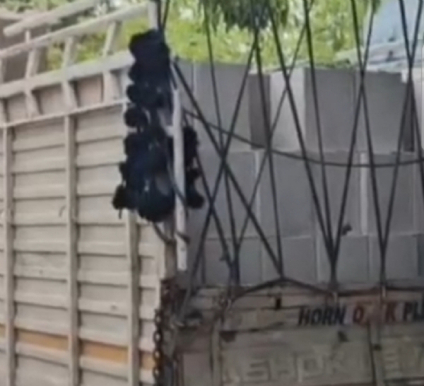 સિદ્ધપુર હાઈવે પર સ્થાનિક સ્વરાજની ચૂંટણીને ધ્યાનમાં રાખીને પોલીસ દ્વારા સઘન વાહન ચેકિંગ દરમિયાન શંકાસ્પદ ઘીનો જથ્થો ઝડપાયો