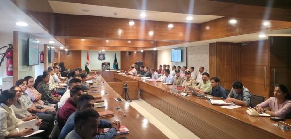 ડીજીપીના અધ્યક્ષસ્થાને સાયબર સેન્ટર ઓફ એક્સેલન્સની સમીક્ષા બેઠક યોજાઈ ડીજીપીના અધ્યક્ષસ્થાને સાયબર સેન્ટર ઓફ એક્સેલન્સની સમીક્ષા બેઠક યોજાઈ