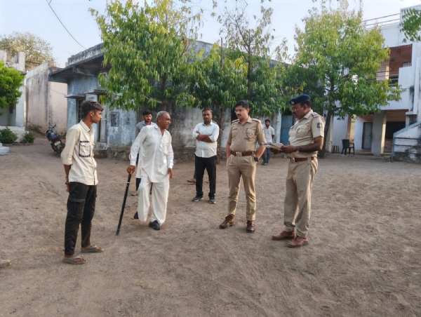 સાવરકુંડલામાં સંવેદનશીલ મતદાન મથકોની SDM અને પોલીસ અધિકારીઓ દ્વારા મુલાકાત