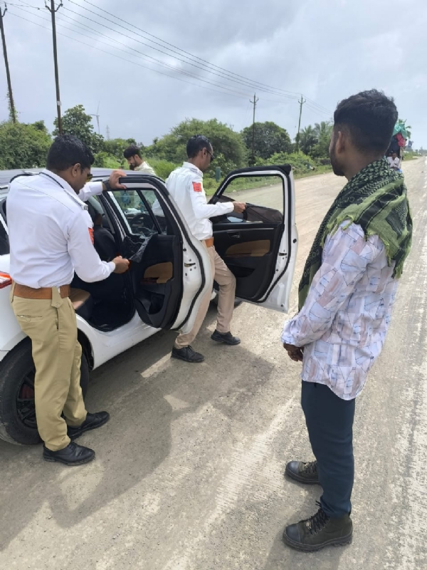 માર્ગ અકસ્માતમાં ઘટાડો લાવવા માટે રીફલેકટર તથા રોંગ સાઇડની