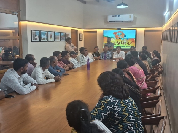 સાવરકુંડલા નગરપાલિકાના નવા સદસ્યો સાથે વિકાસલક્ષી બેઠક યોજાઈ