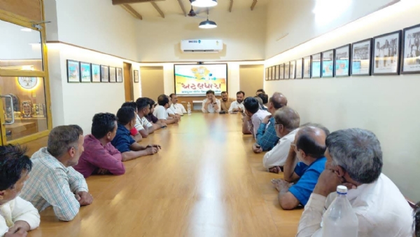 સાવરકુંડલામાં નવી શાકમાર્કેટ માટે બેઠક: વેપારીઓની સુવિધા અને પાર્કિંગ પર ભાર