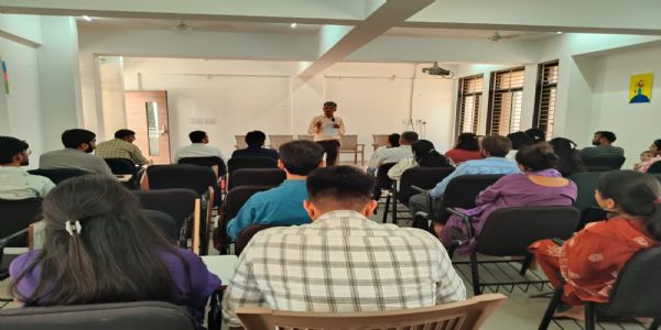 આનંદભેર શાળાની શરૂઆત : શાળાનું પ્રથમ પગથિયું ચઢતાં બાળકો માટે ‘પ્રિ-સ્કૂલ રેડ્ડીનેસ પ્રોગ્રામ’ યોજાયો