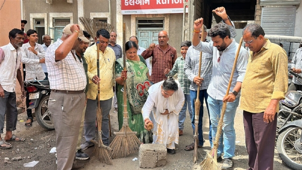 પોરબંદર મનપાના વોર્ડ.નં.5 ના કાઉન્સિલર દ્વારા કામગીરી શરૂ કરાઇ.