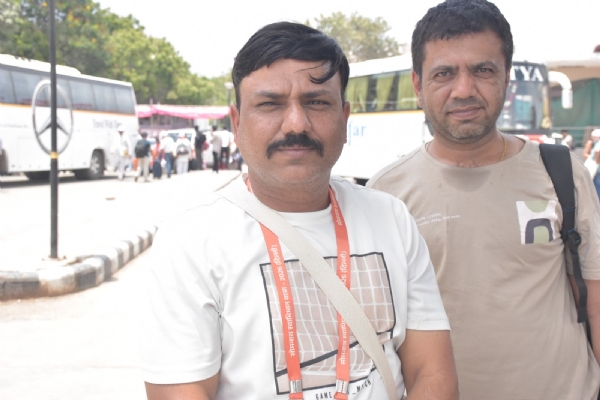 પહેલીવાર ‘બાબા’ના આશિર્વાદ લેવા માટે