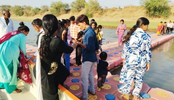 કબીરવડ યાત્રાધામના વિકાસ માટે ખોદાયેલા ખાડામાં ન્હાવા પડેલા મામા-ભાણેજ ડૂબ્યા