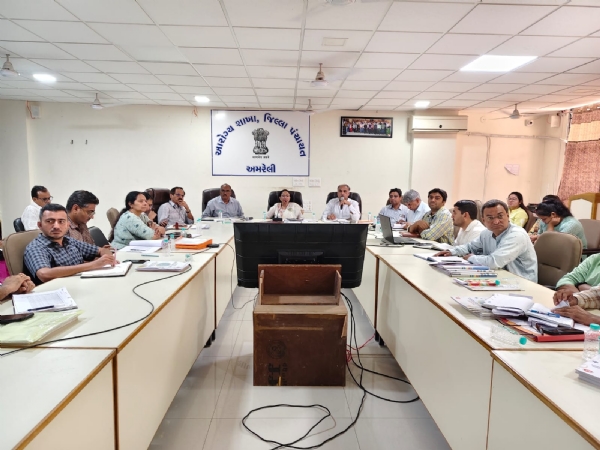 અમરેલી જિલ્લા પંચાયત ખાતે આરોગ્ય કાર્યક્રમોની સમીક્ષા બેઠક, RDD મેડમની અધ્યક્ષતામાં યોજાઈ