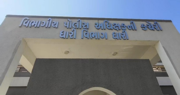 ધારી પાસે ફન રિસોર્ટમાં ચોરીનો કાંડ: 11.5 લાખના દાગીના લઈ તસ્કર ફરાર, CCTVમાં કેદ