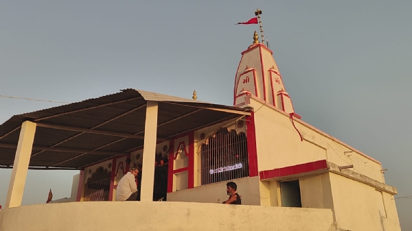 ડુંગર ઉપર બિરાજિત ખોડિયાર માતાજી: મોટા ઝીંઝુડા ગામનું અદભૂત આસ્થાધામ.........