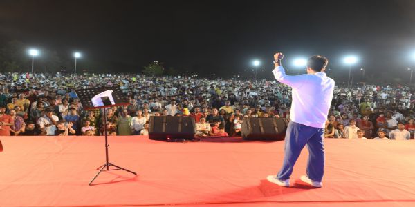 ગુજરાત સ્થાપના દિવસની ભવ્ય ઉજવણી: ‘જલસા સ્ટ્રીટ’માં ઉમટ્યું માનવ મહેરામણ, કુશલ ગઢવી અને બાળકલાકારોએ જમાવ્યું આકર્ષણ