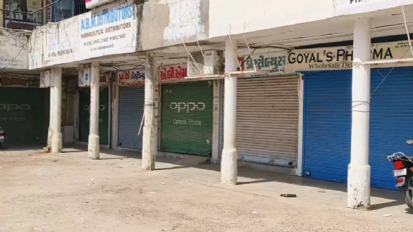 ઓનલાઈન દવાઓના વેચાણના વિરોધમાં મહેસાણા જિલ્લામાં ૧૫૦૦થી વધુ મેડિકલ સ્ટોર્સ બંધ