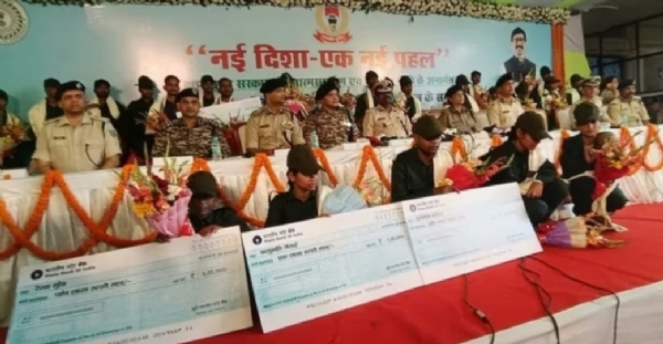 27 Maoists surrender in Jharkhand