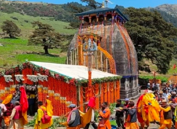The entrance gates of the second Kedar Madmaheshwar temple were opened with Vedic rituals. The entrance gates of the second Kedar Madmaheshwar temple were opened with Vedic rituals.
