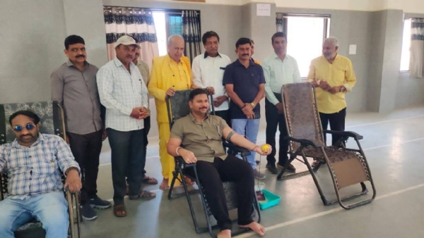 મુક્તાનંદ બાપુના જન્મદિવસે ધારીમાં ભવ્ય રક્તદાન કેમ્પ યોજાયો