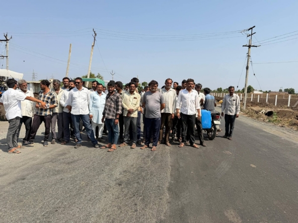 ડીઝલ અછત સામે ખેડૂતોમાં ભારે રોષ: રાજુલા-સાવરકુંડલા હાઇવે પર ચક્કાજામ, ટ્રેક્ટરો સાથે વિરોધ