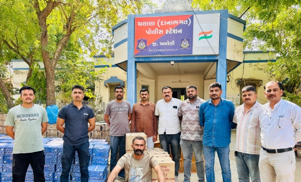 અમરેલી SOGની મોટી કાર્યવાહી: માણાવાવ ગામેથી 25 લાખનો વિદેશી દારૂ ઝડપાયો, 46 લાખનો મુદ્દામાલ કબજે
