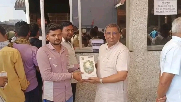 વિદ્યાર્થીઓ માટે ઊંઝા APMCની રાહત યોજના, ઓછા દરે નોટબુક વિતરણ શરૂ