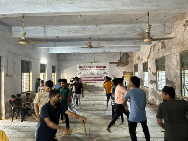 વિશ્વ વિખ્યાત મણિયારો રાસની વિના મૂલ્યે તાલીમ શિબિર શરૂ કરાય. વિશ્વ વિખ્યાત મણિયારો રાસની વિના મૂલ્યે તાલીમ શિબિર શરૂ કરાય.