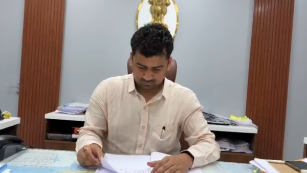 અમરેલી જિલ્લામાં ડીઝલ મુદ્દે કલેક્ટરની અપીલ: “અફવાઓમાં ન આવો, પૂરતી સપ્લાય ઉપલબ્ધ” અમરેલી જિલ્લામાં ડીઝલ મુદ્દે કલેક્ટરની અપીલ: “અફવાઓમાં ન આવો, પૂરતી સપ્લાય ઉપલબ્ધ”