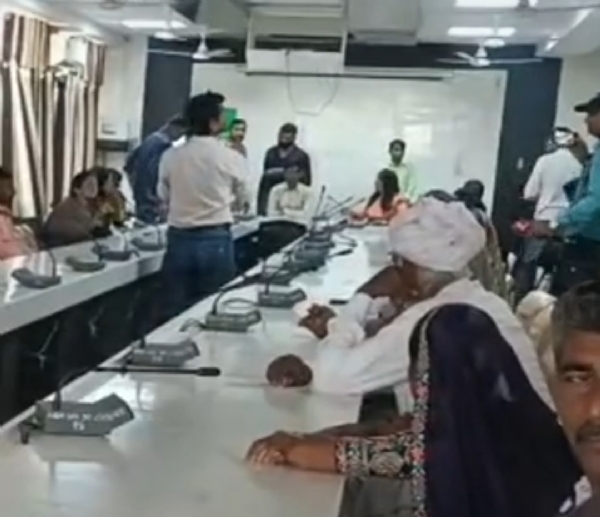 ચિઠ્ઠી ડ્રોમાં ભાજપનો વિજય, ભાજપે સરસ્વતી તાલુકા પંચાયતની સત્તા હસ્તગત કરી. ચિઠ્ઠી ડ્રોમાં ભાજપનો વિજય, ભાજપે સરસ્વતી તાલુકા પંચાયતની સત્તા હસ્તગત કરી.