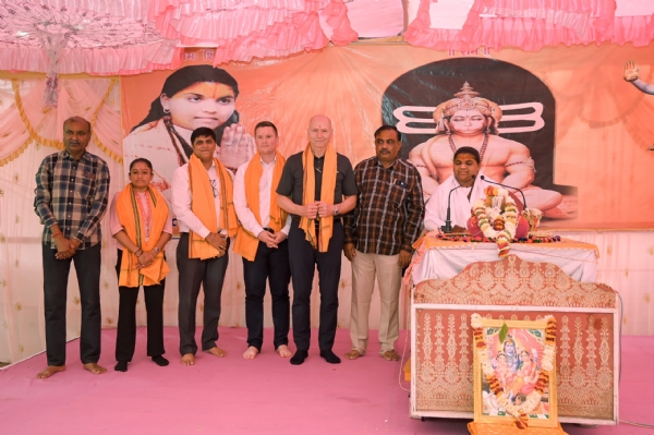 શિવ મહાપુરાણ કથામાં જર્મન થી આવેલા અધિકારીઓ