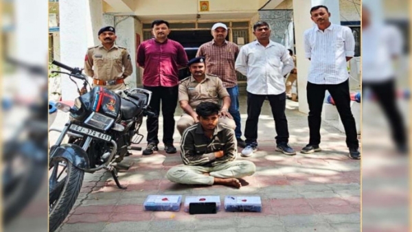 દ્વારકા પોલીસે એક કરોડનું ચરસ ઝડપ્યું દ્વારકા પોલીસે એક કરોડનું ચરસ ઝડપ્યું
