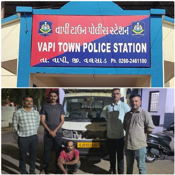 આરોપી સાથે વાપી ટાઉન પોલીસ ટીમ