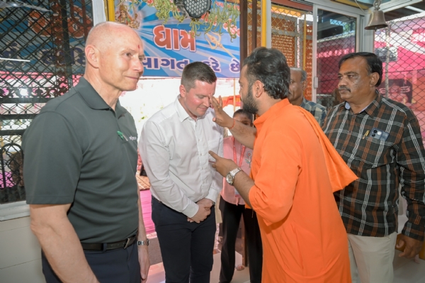 શિવ મહાપુરાણ કથામાં જર્મન થી આવેલા અધિકારીઓ