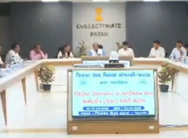 પાટણ જિલ્લામાં યોજાયેલી ‘દિશા’ મીટિંગમાં માર્ગ અને મકાન વિભાગ હેઠળ ચાલતા વિકાસ કાર્યોની વિગતવાર સમીક્ષા કરવામાં આવી પાટણ જિલ્લામાં યોજાયેલી ‘દિશા’ મીટિંગમાં માર્ગ અને મકાન વિભાગ હેઠળ ચાલતા વિકાસ કાર્યોની વિગતવાર સમીક્ષા કરવામાં આવી