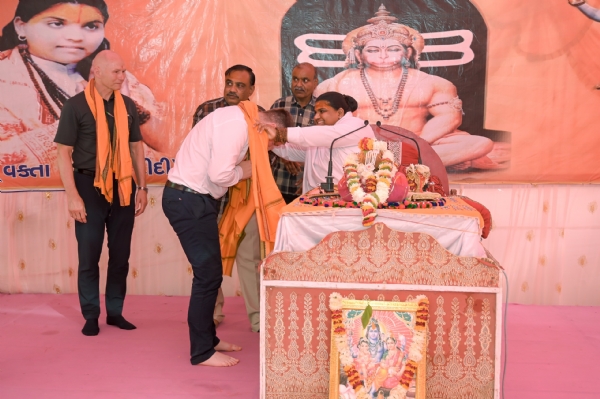 શિવ મહાપુરાણ કથામાં જર્મન થી આવેલા અધિકારીઓ