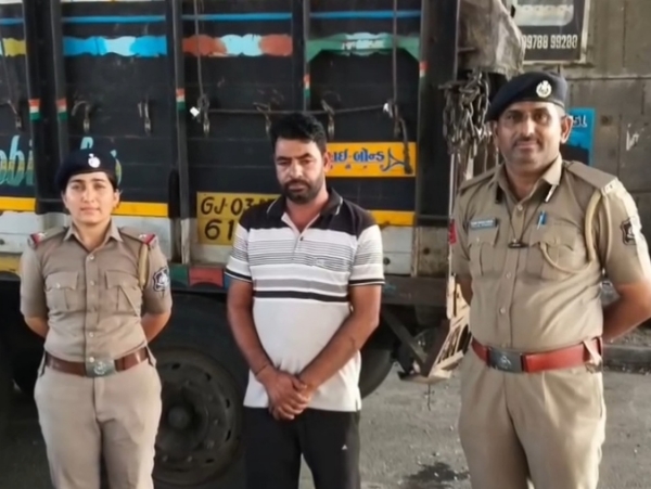 ભચાઉ પોલીસ કોમ્બિંગ ભચાઉ પોલીસ કોમ્બિંગ