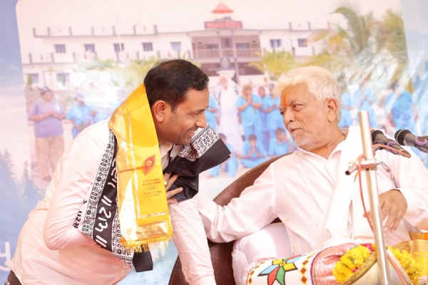 મંત્રી કૌશિક વેકરીયા ભક્તિરામ બાપુની ભાગવત કથામાં રહ્યા ઉપસ્થિત, કથાશ્રવણનો લીધો પાવન લાભ