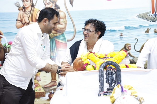 આનંદનગર પરિવાર અને તુલસી મહિલા મંડળ આયોજિત શ્રી રામકથામાં મંત્રી કૌશિક વેકરીયા રહ્યા ઉપસ્થિત